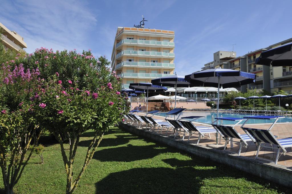 Hotel Royal Bibione Exterior photo